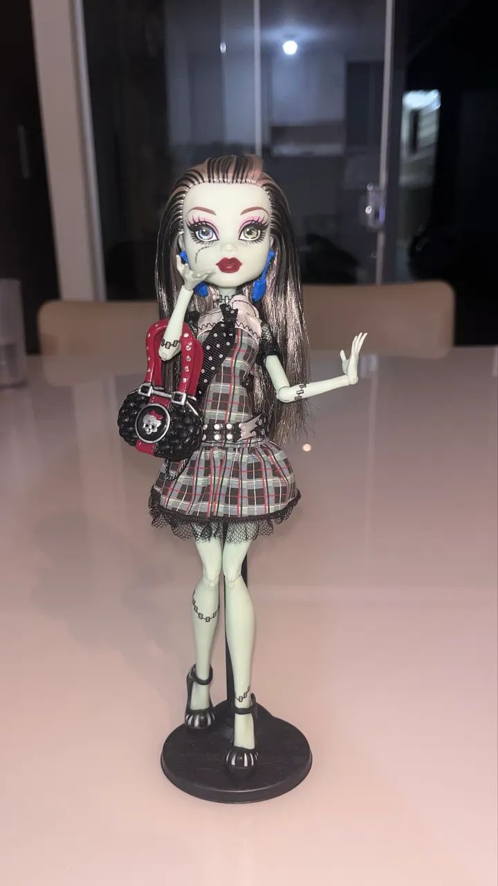 BONECA FRANKIE BASICA - MONSTER HIGH