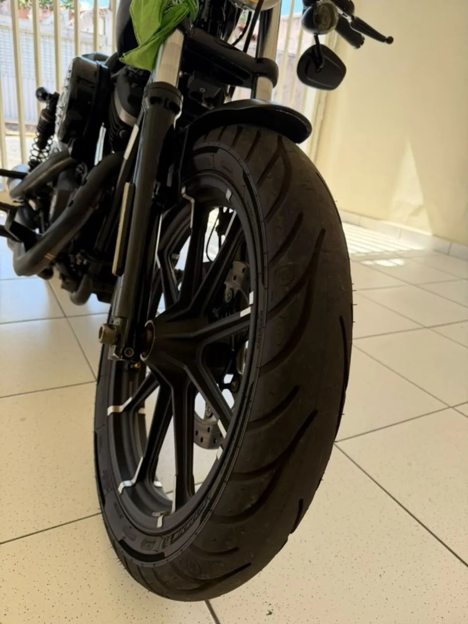 Harley-Davidson Iron 883 (XL883N) 2017/2018 - Foto 3