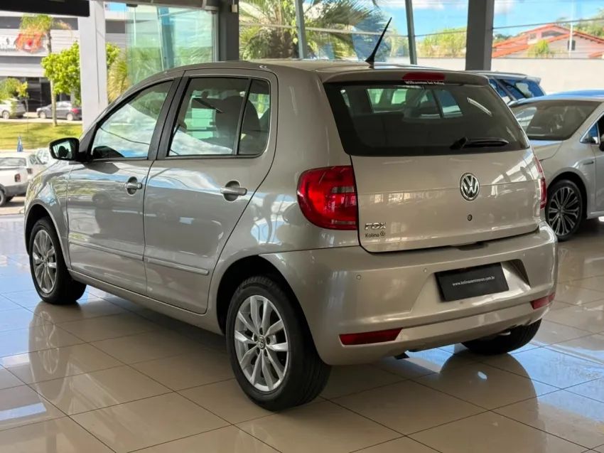 Volkswagen Fox 1.0 MI Total Flex 8V 5P 2014 - Foto 4