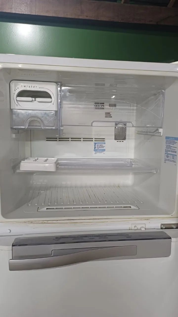Geladeira Electrolux  Frost Free DF46 (127V) - Foto 4