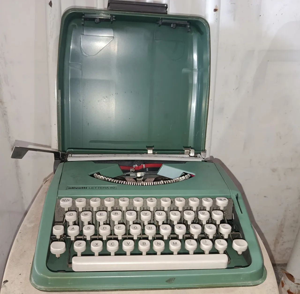 Máquina de escrever Retro Olivetti, modelo Lettera 82