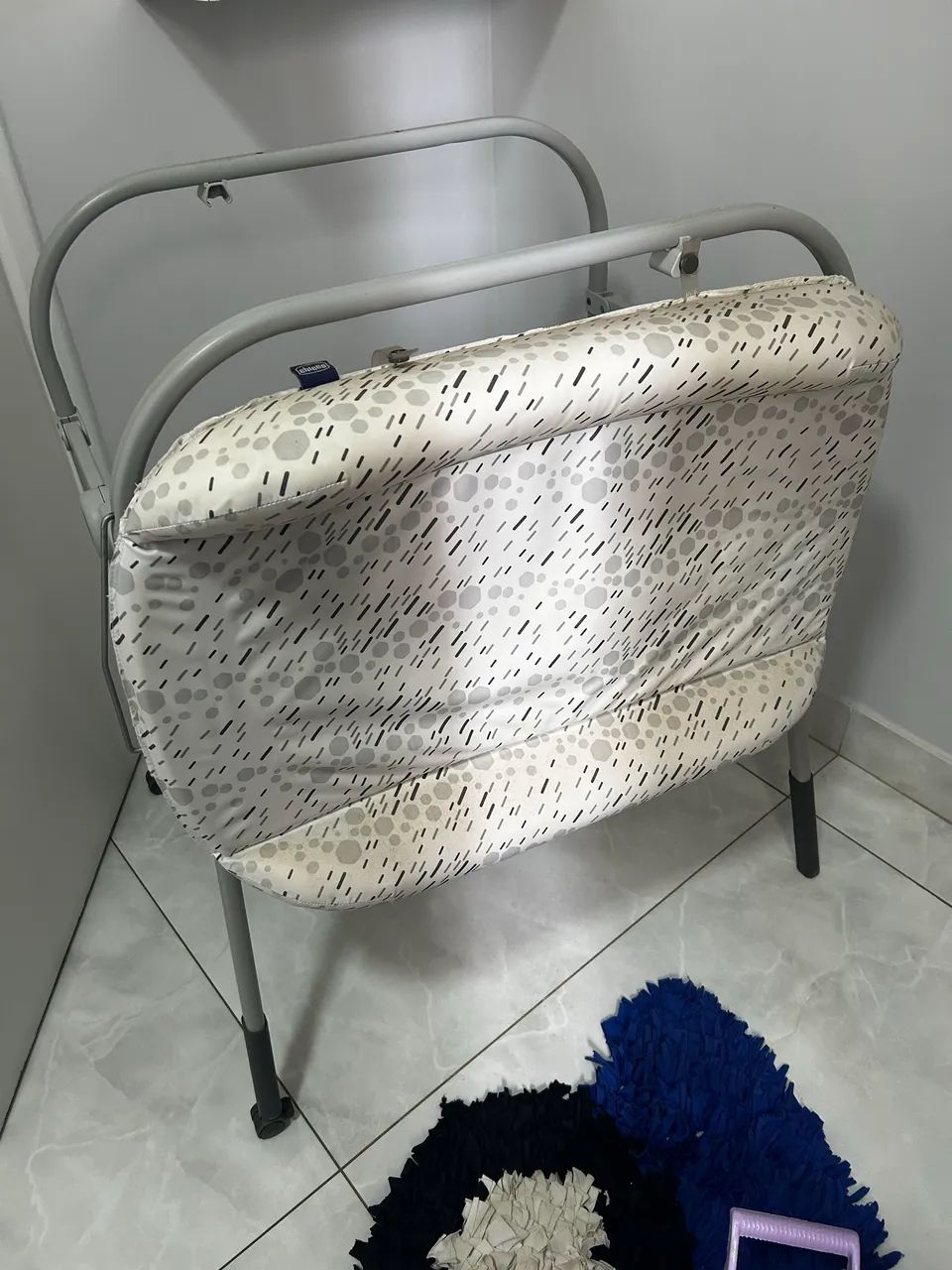 Vendo berço e banheira com suporte  - Foto 2