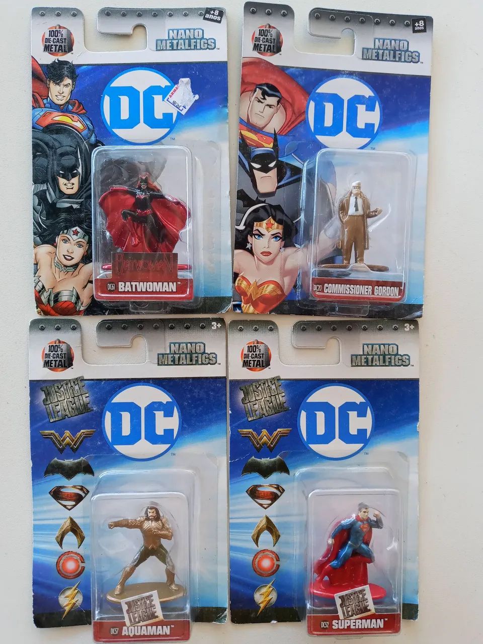 4 metalsfigs de super herois