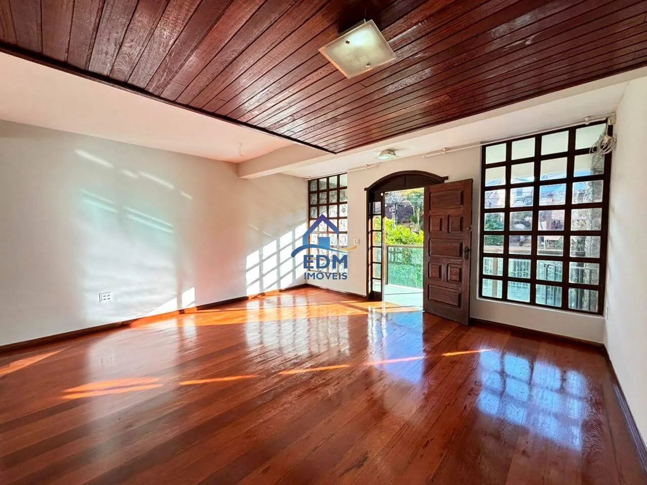 Casa ampla com 3 quartos no Caiçara, BH. - Foto 3