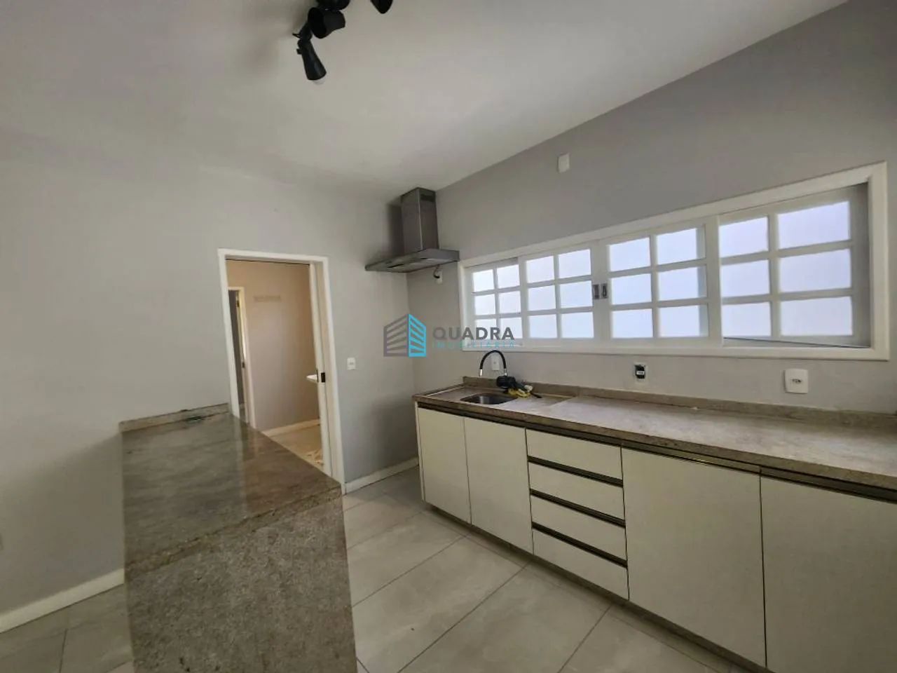 Casa com 4 dormitórios para alugar, 200 m² - Santa Mônica - Florianópolis/SC - Foto 2