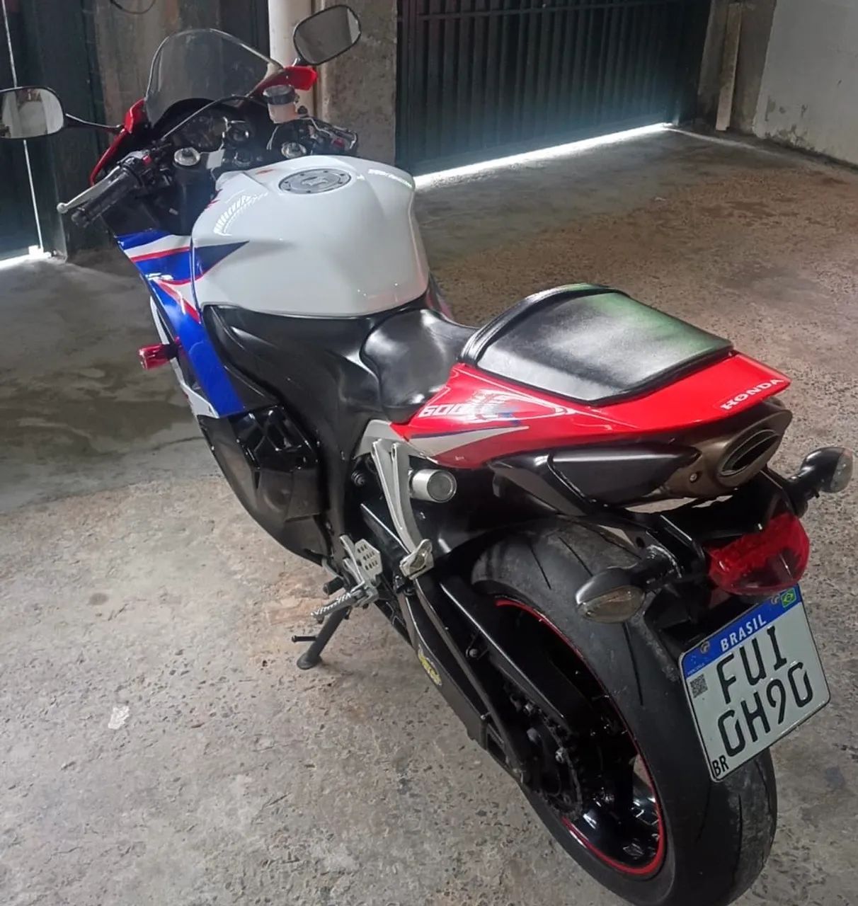 Linda CBR 600RR - Foto 2