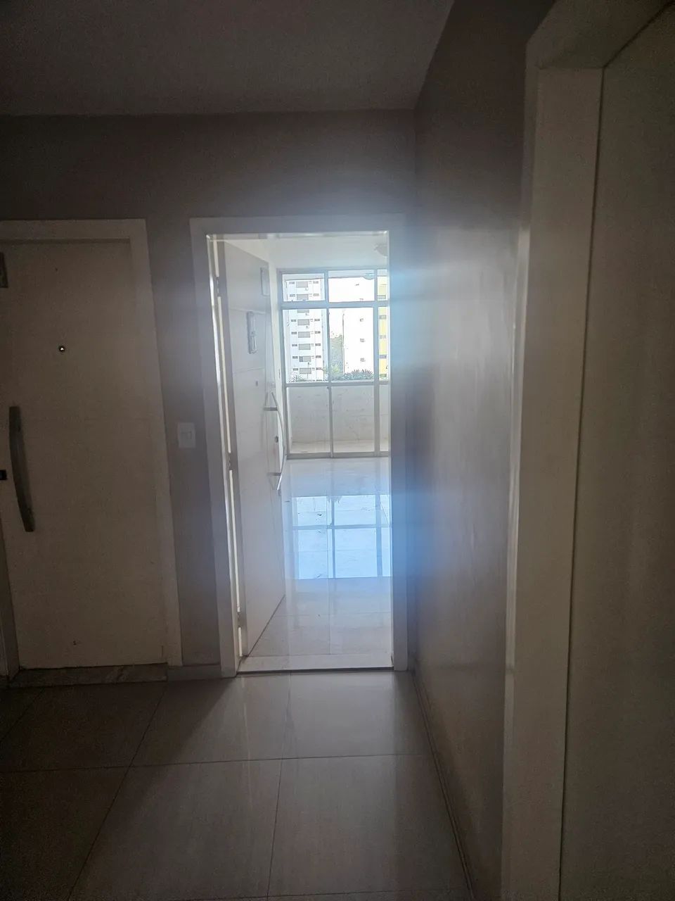 Aluga apartamento  3Q com suíte Setor Oeste