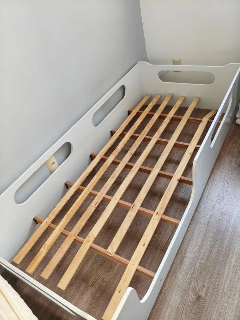 Cama montessoriana solteiro infantil 