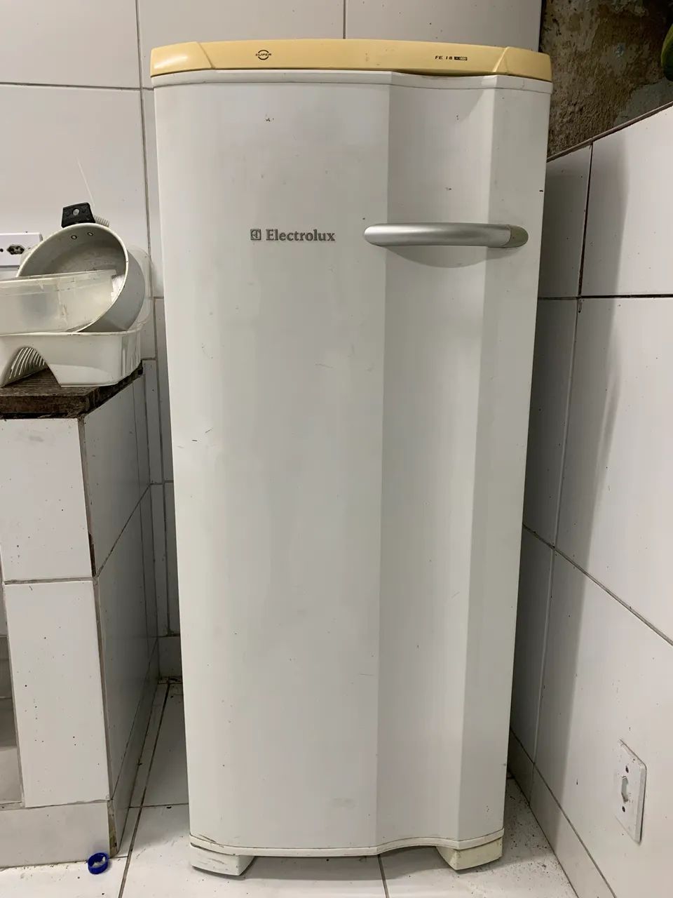 Freezer vertical Electrolux usado