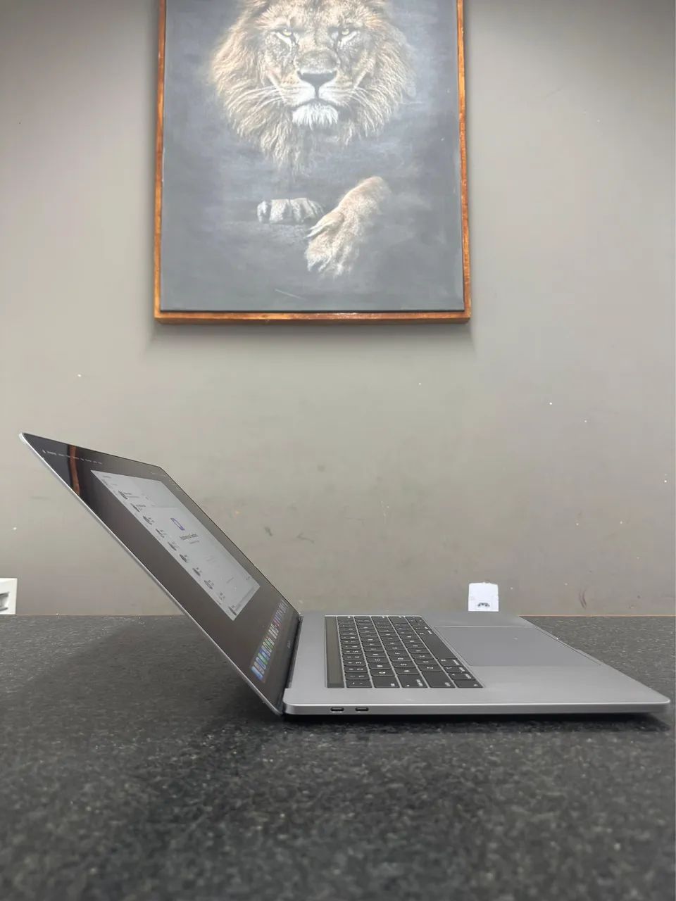 Macbook Pro 2018/19 i7 9ªth/ 16GB/SSD512GB (ate 12x no cartão