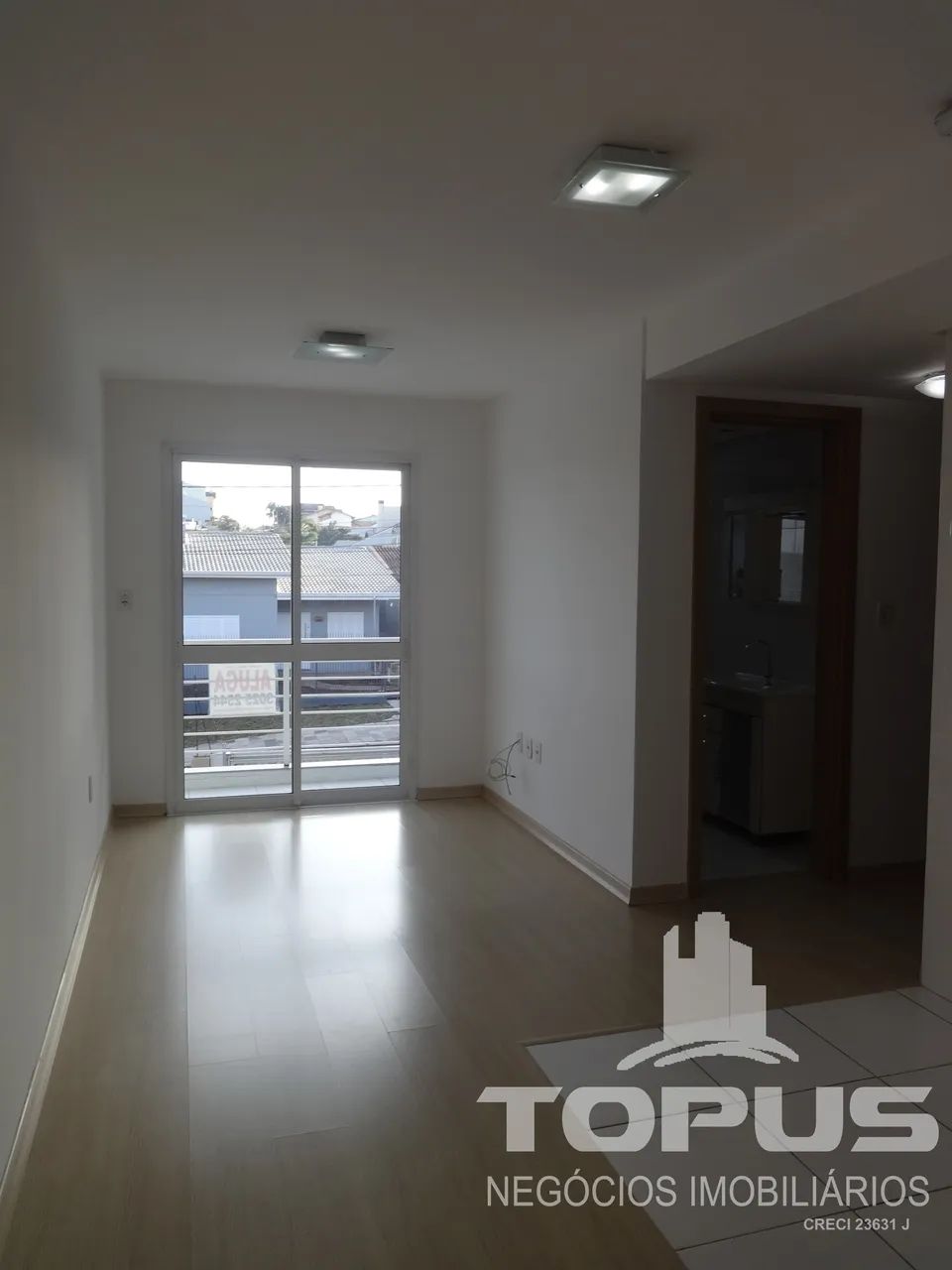 Ótima Posição Solar, com Sacada e Terraço