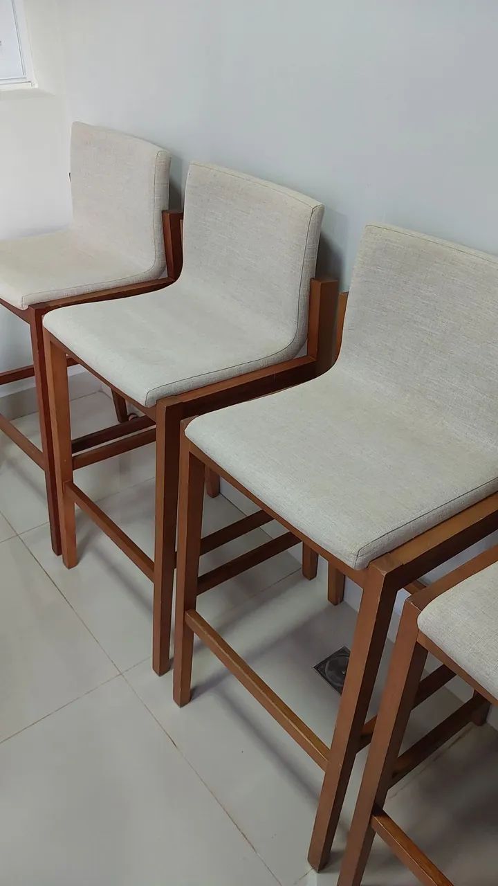 Conjunto 4 banquetas altas madeira - Foto 5