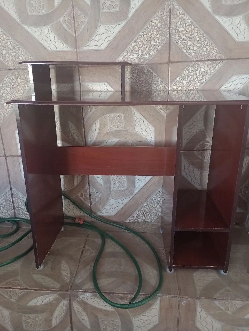 Escrivaninha/mesa de computador de madeira 