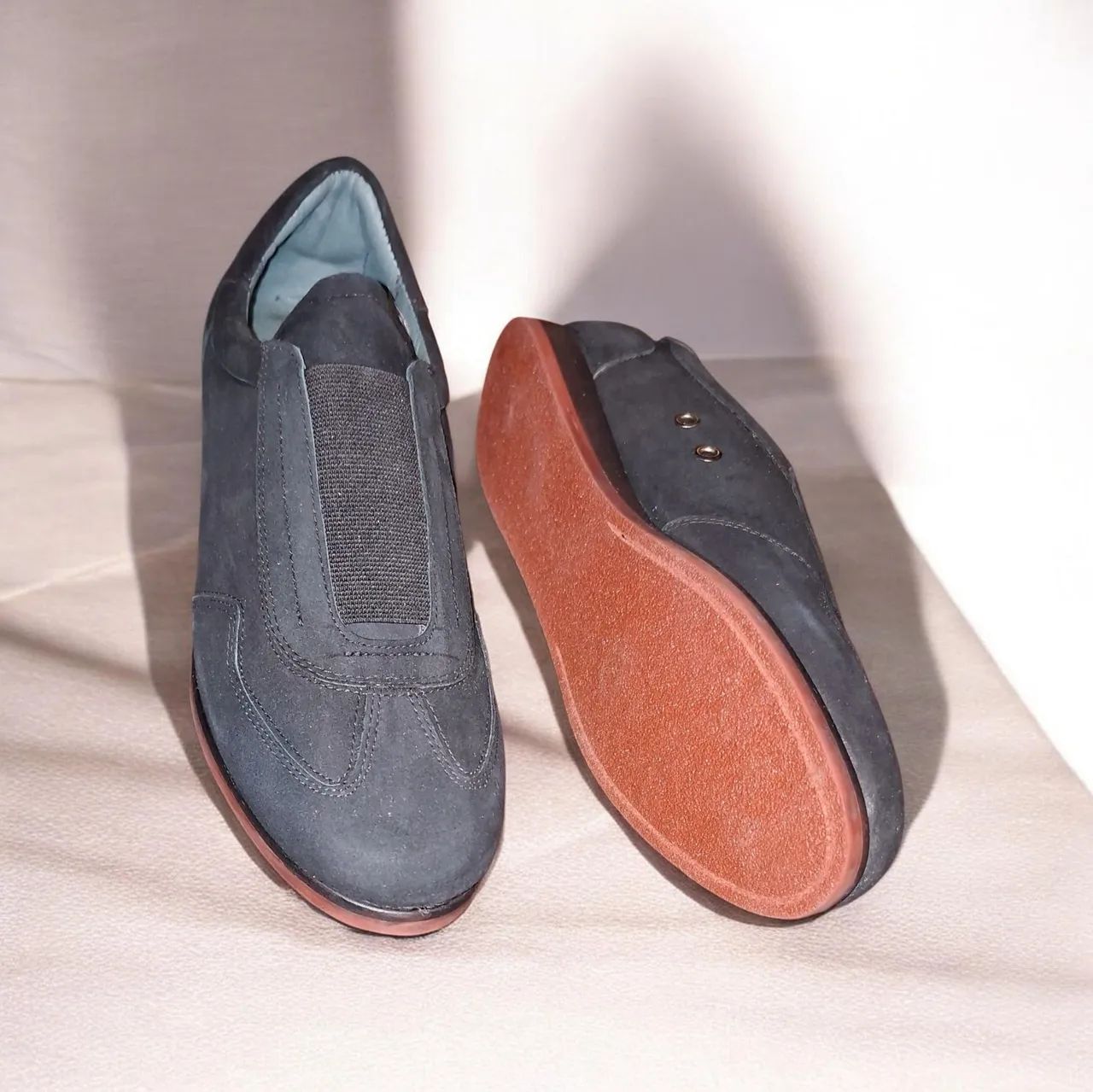 Bazar  Sapatos de Amostra Numeração 39 - Foto 4