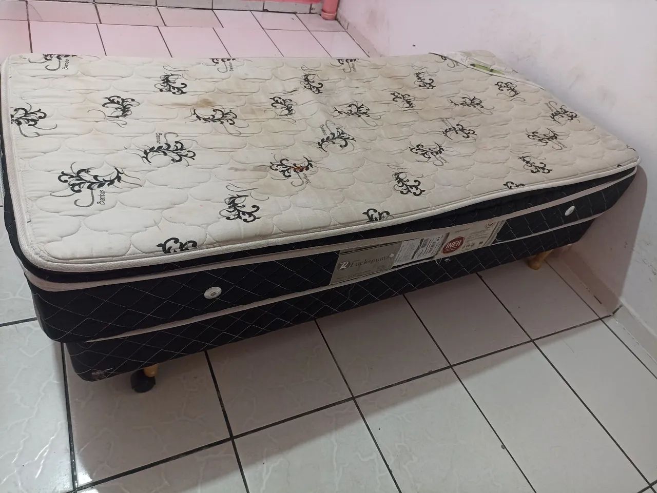 Cama de solteiro + colchão 