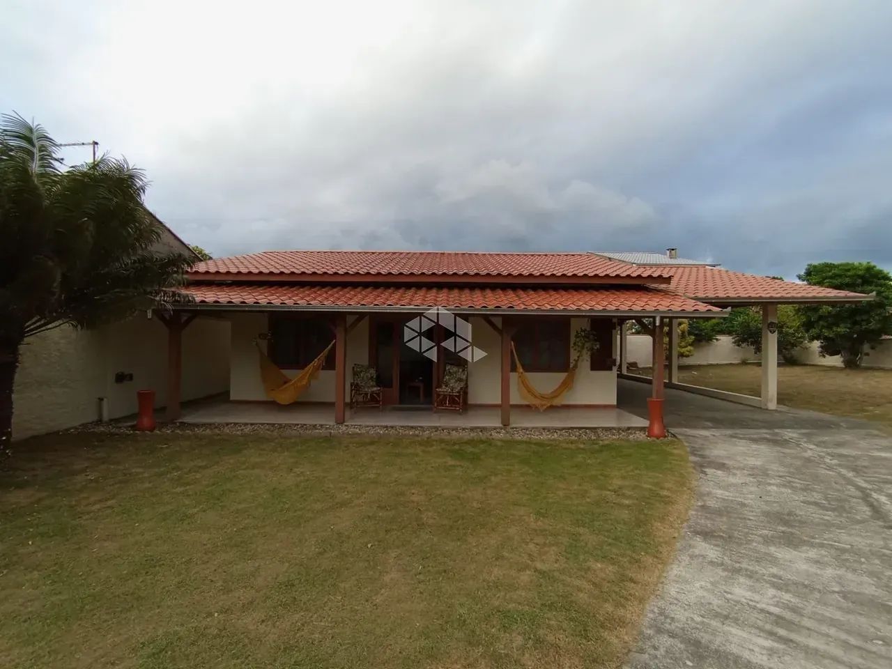 Terreno com  600m² com casa 120m²  sendo 1 suite + 2 - Foto 2
