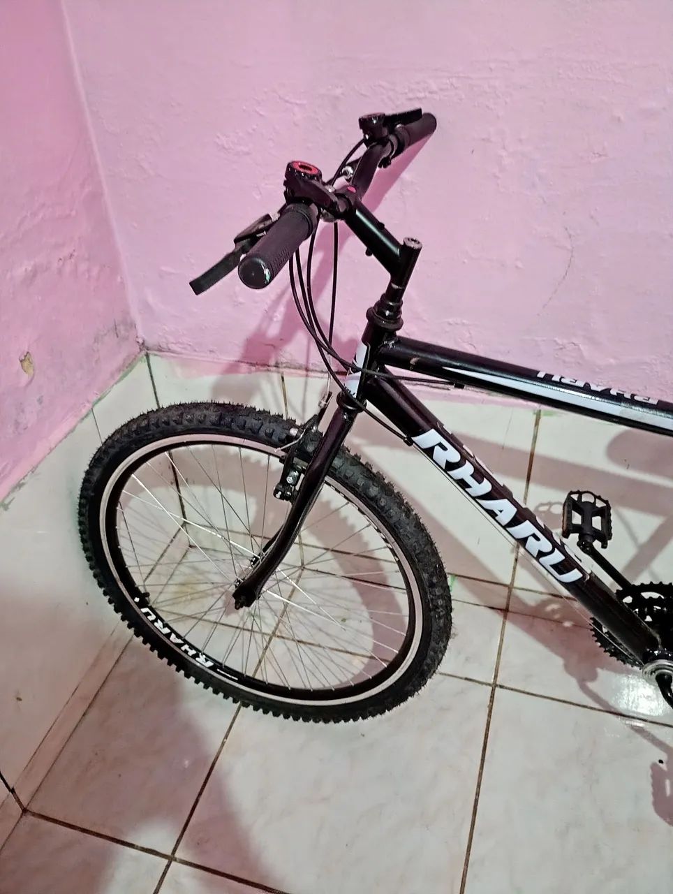 Bicicleta Rharu Aro 26 Modelo MTB Preto  - Foto 2