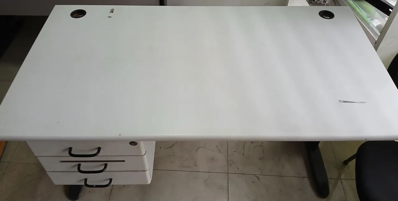 Mesa de informática com 3 gavetas - Foto 2