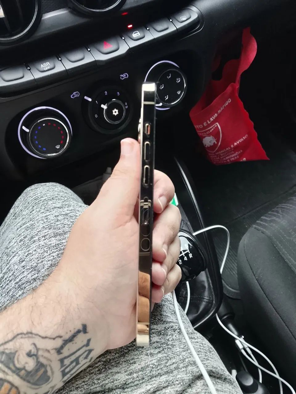 Iphone 13 pro max dourado - Foto 2