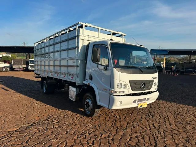 MB Accelo 815 4x2 - Foto 2