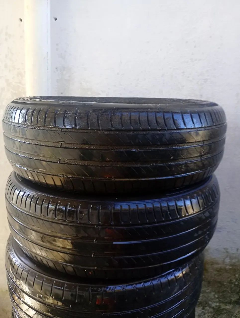 2 pneus aro 17 e 4 aro 18 ..