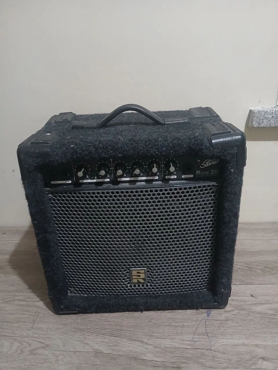 Vendo um violão e uma caixa... - Foto 5