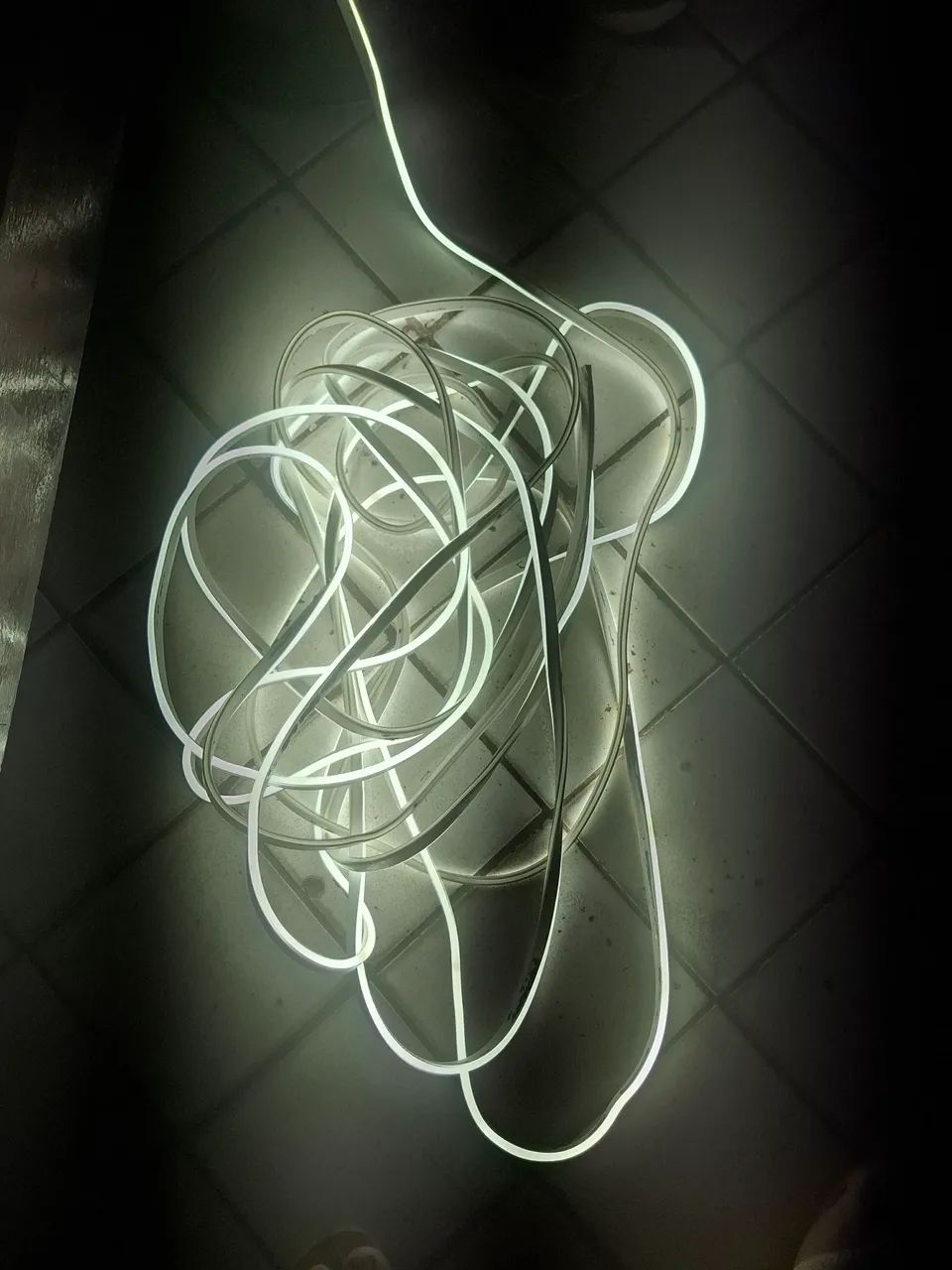 Vendo mas de 8 metros de luz de led branca top para botar na parede do quarto 60,00 - Foto 4