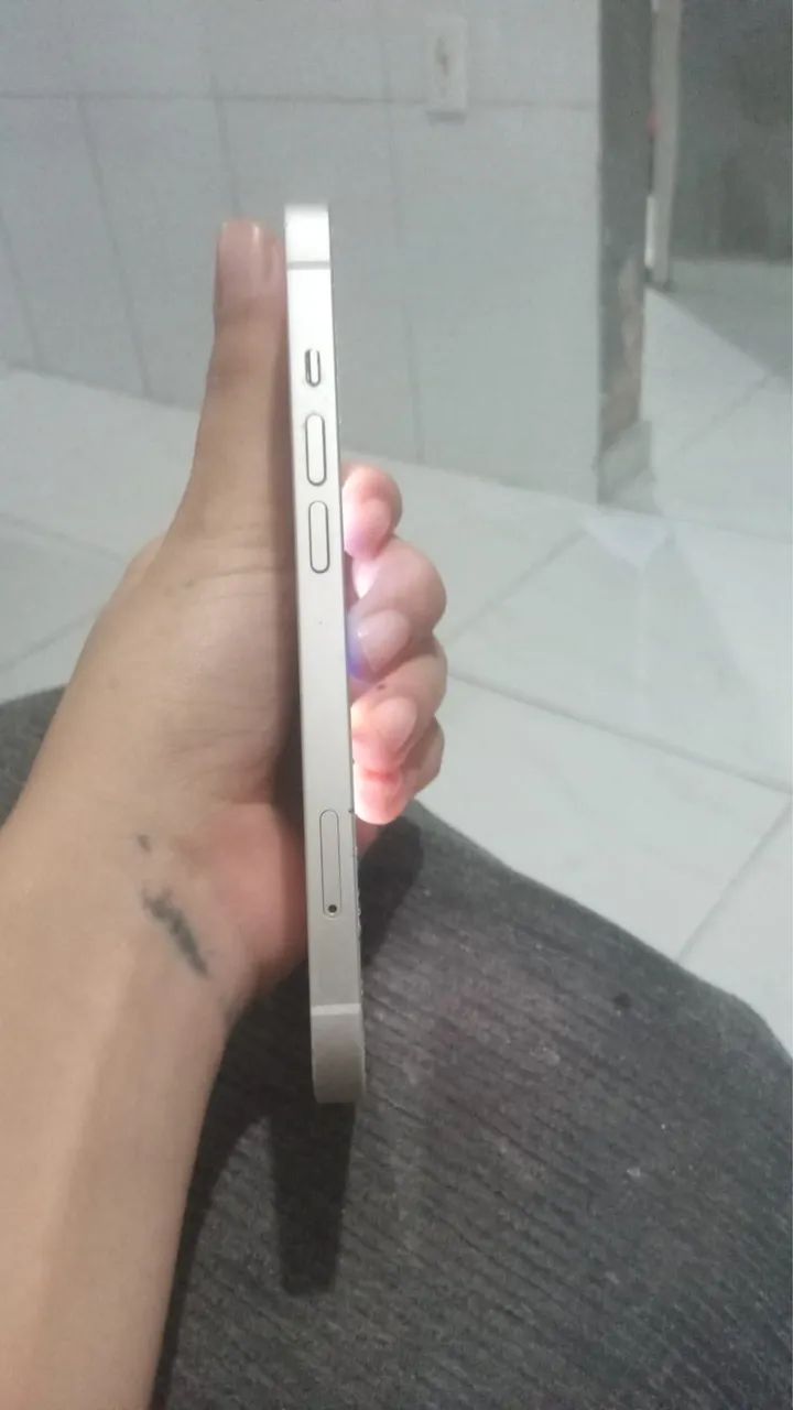 iPhone 13 semi novo nunca foi trocado as peças  - Foto 4