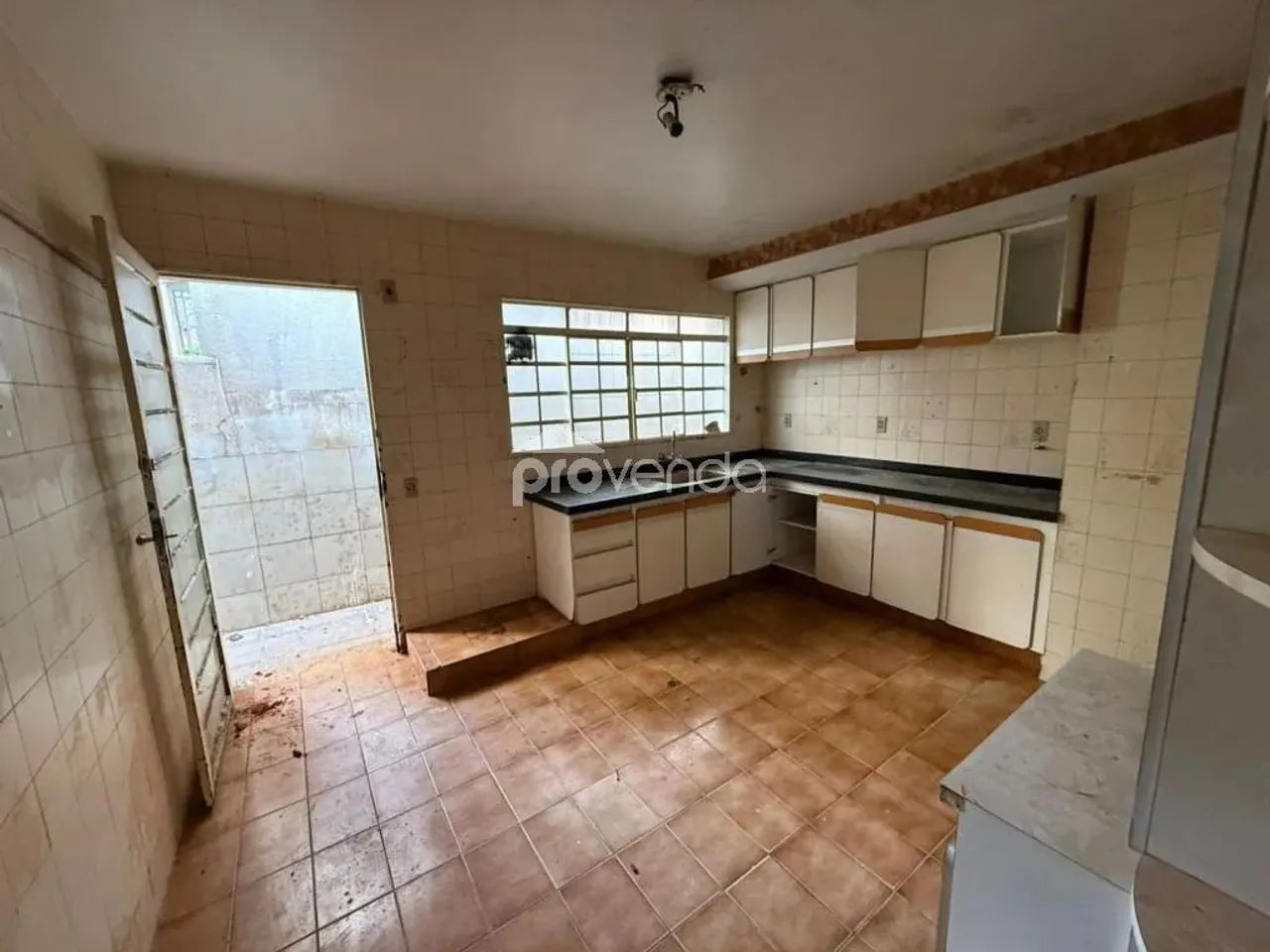 IMÓVEL COMERCIAL DE 677,00, SETOR OESTE. - Foto 2
