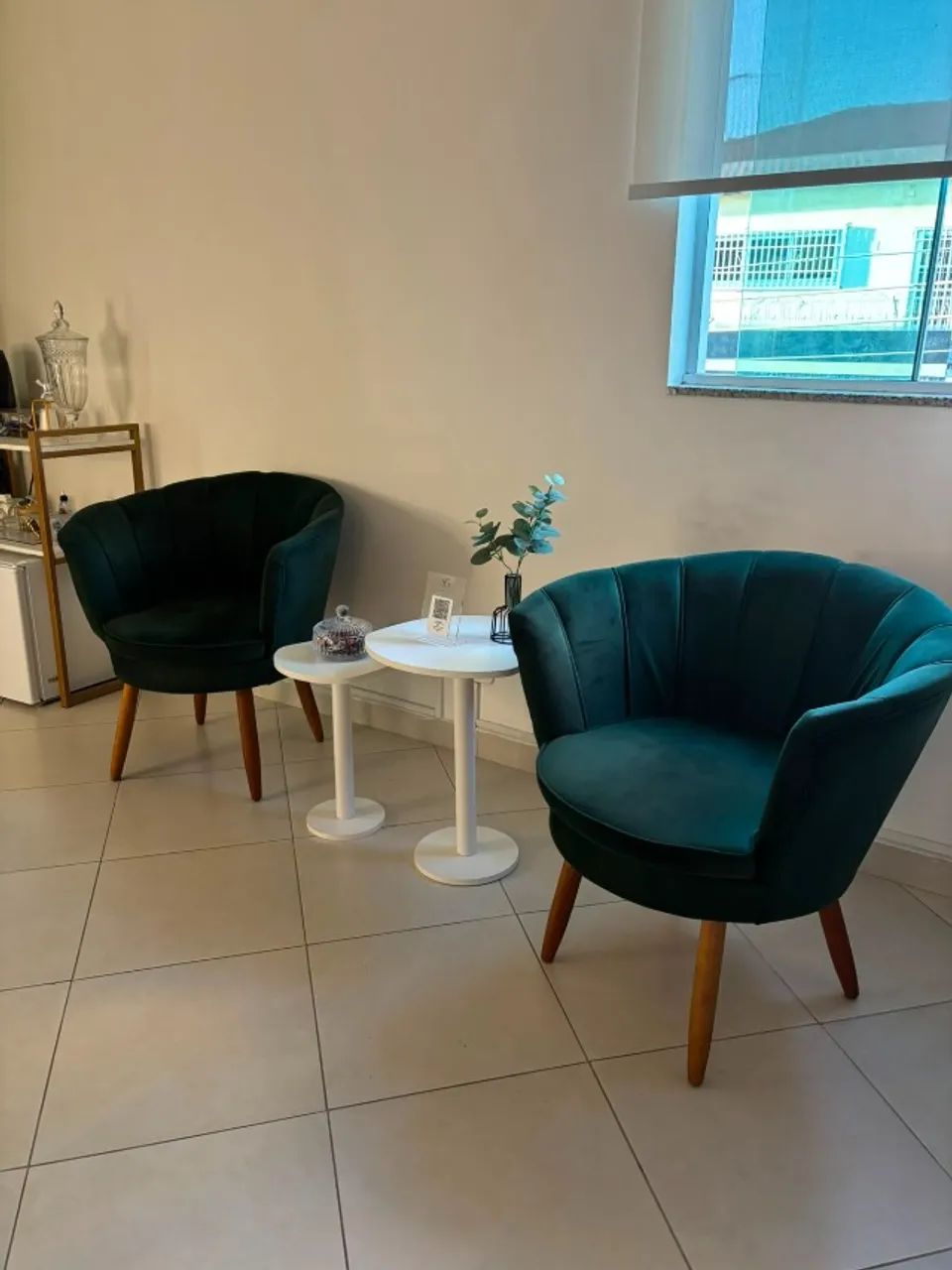 Poltrona Pétala Verde em Veludo - Como Nova