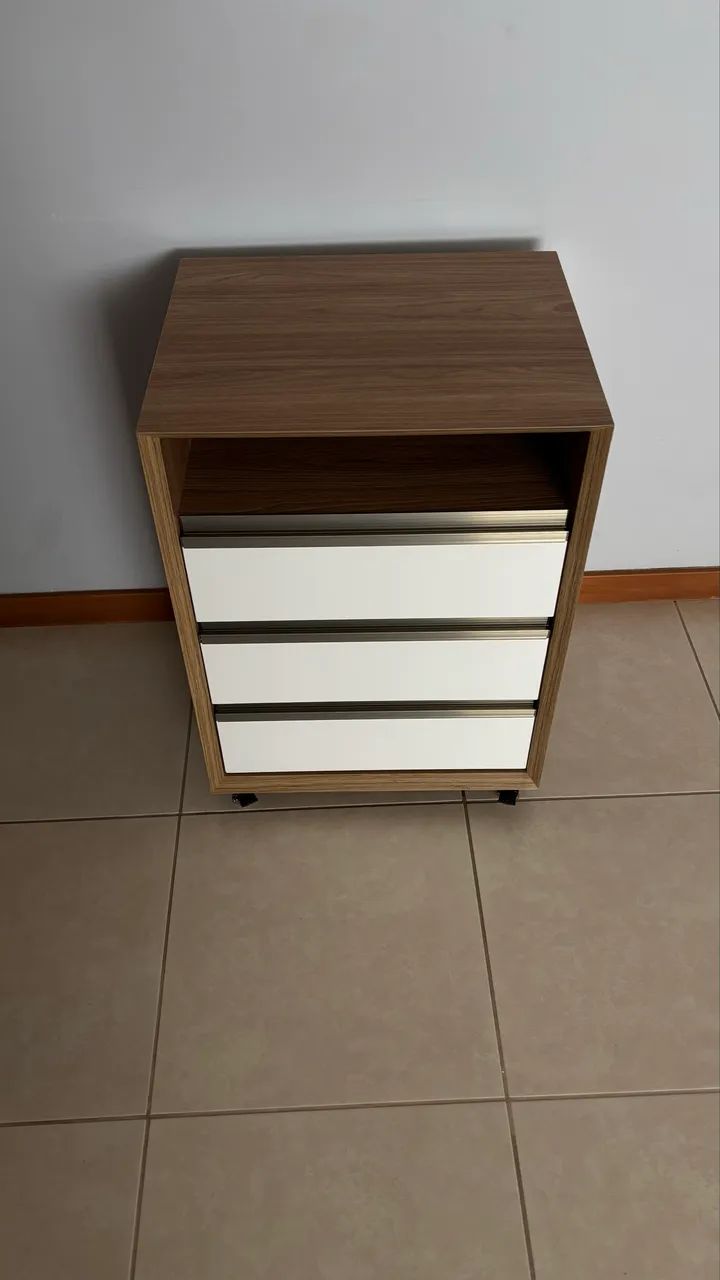 Cômoda de rodinha 