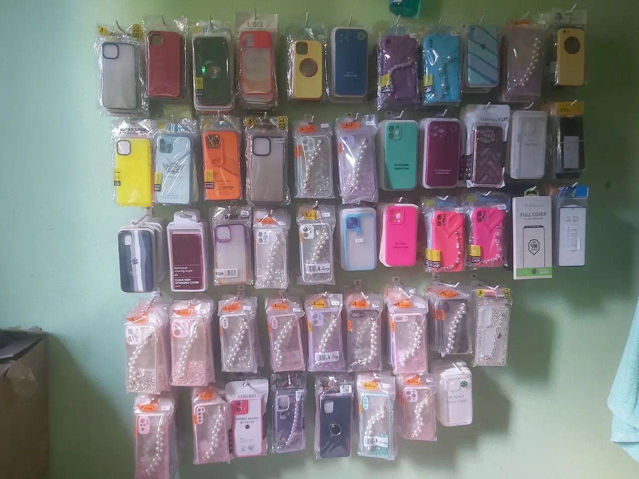 Vendo mais de 650 capinhas sendo maioria de iphone e o restante Android  1.800
