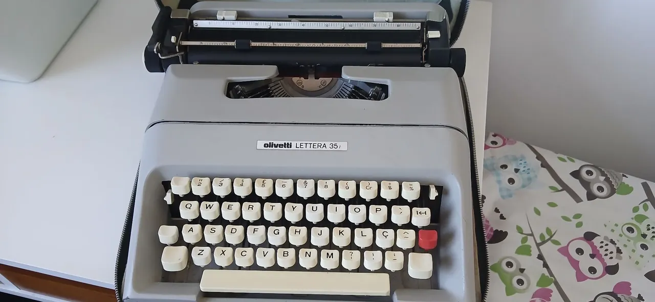 Máquina de Escrever Olivetti ET Personal 510 II Vintage Retrô