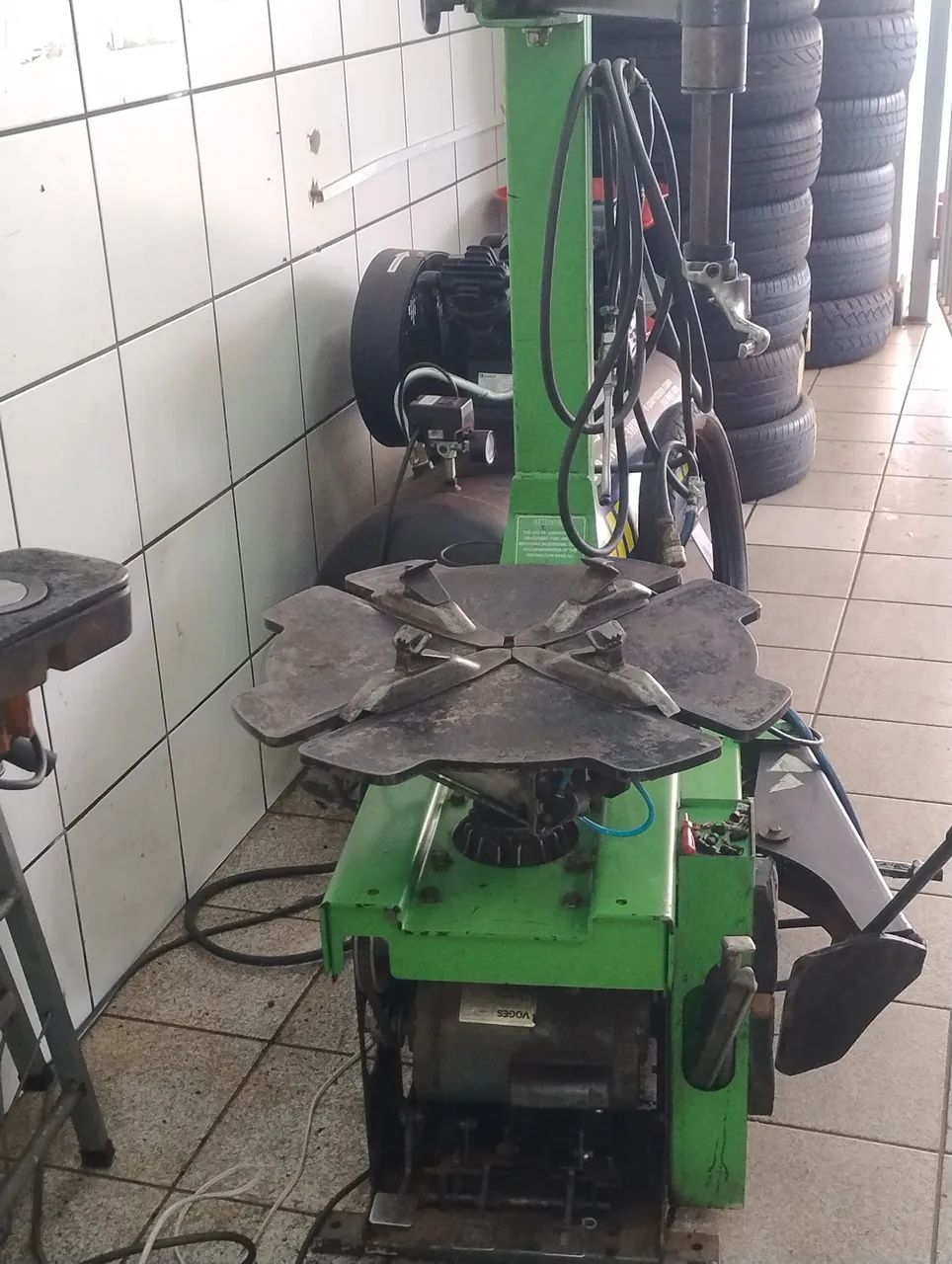 Desmontadora de pneus aceito troca  - Foto 3