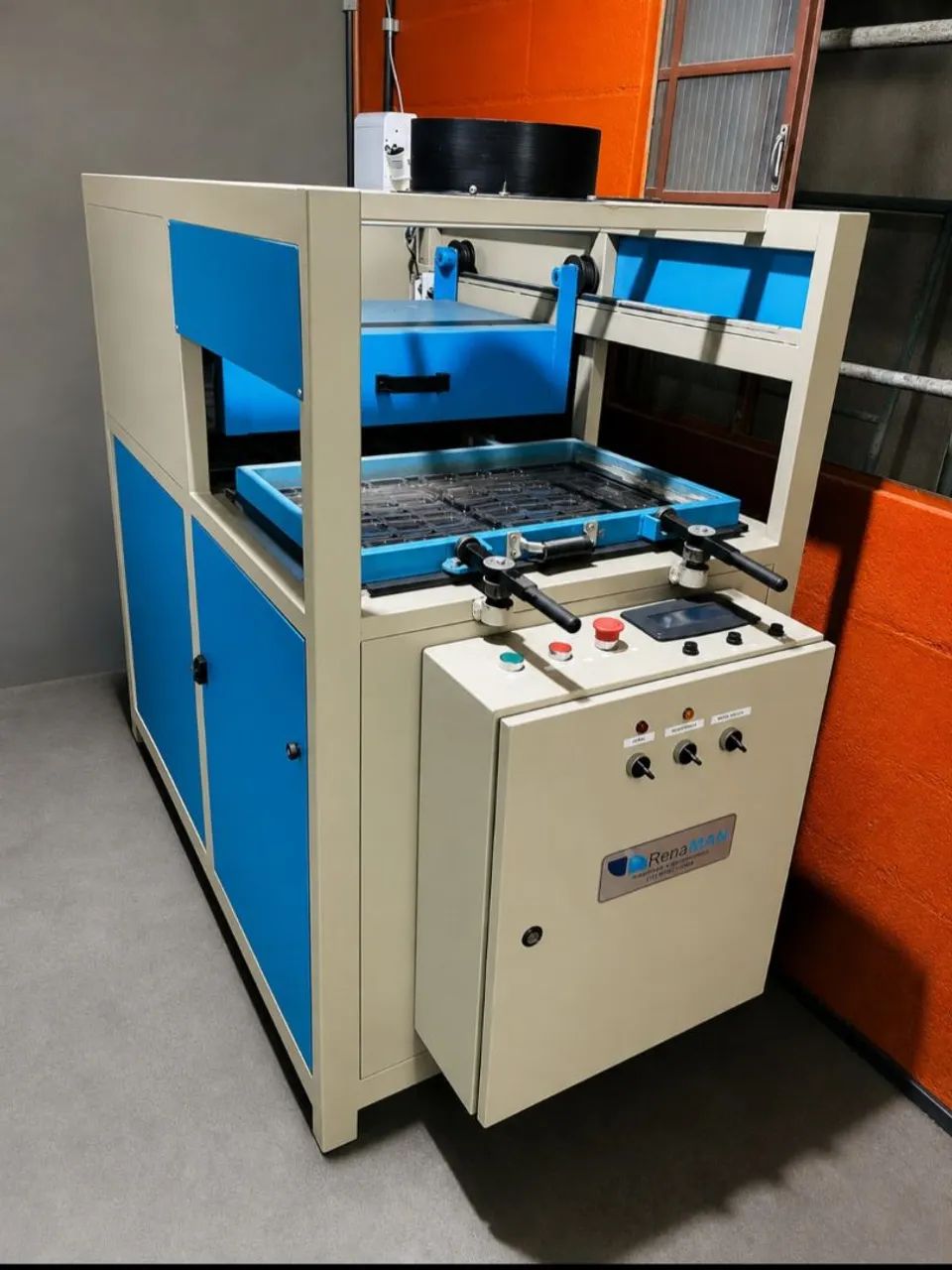 Maquina RENAMAK vaccum forming 