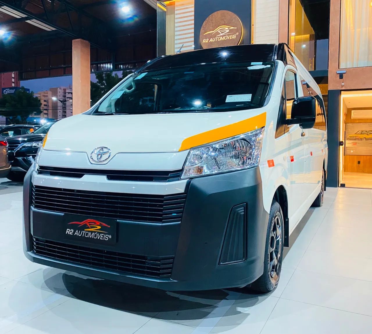 Toyota Hiace 2.8 D-4D TURBO DIESEL MINIBUS 15+1 DX AUTOMÁTICO 2025