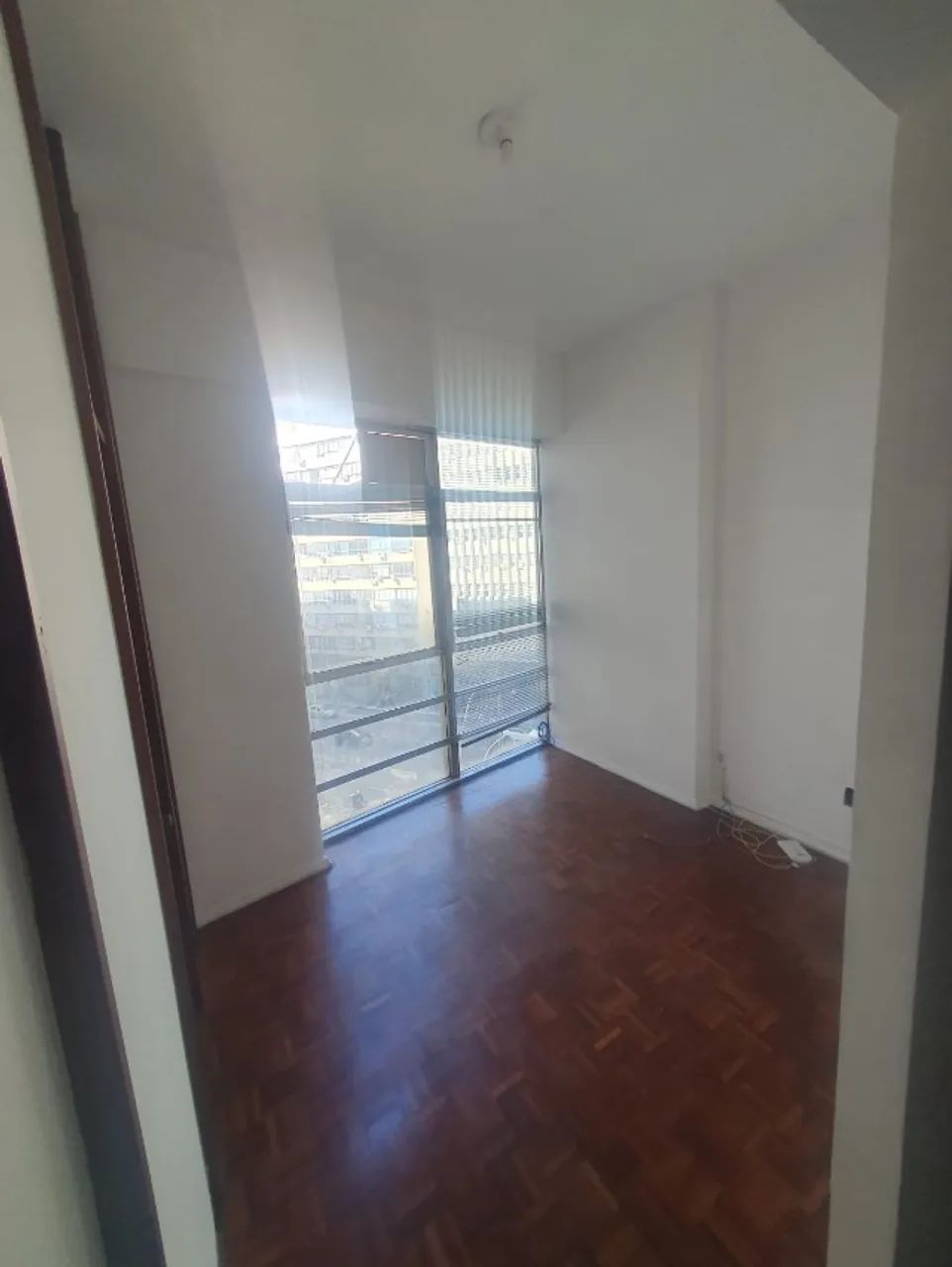Sala grande para locação centro de Niterói 40m² sol da manhã - Foto 4