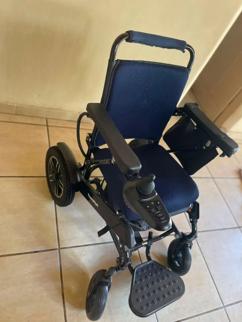 Cadeira de rodas motorizada Theramart  - Foto 2