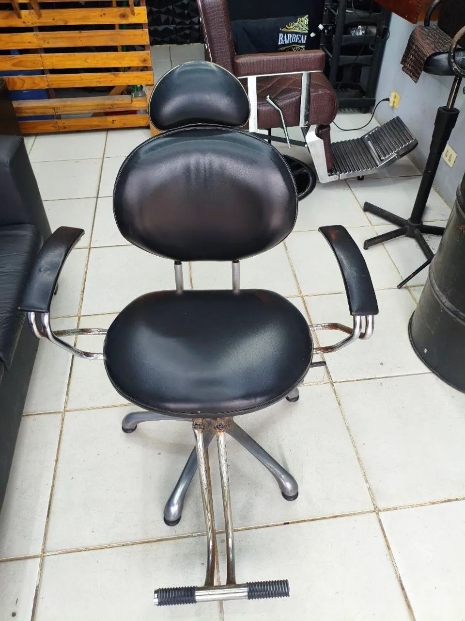 Vendo móveis de barbearia e cadeiras  - Foto 2
