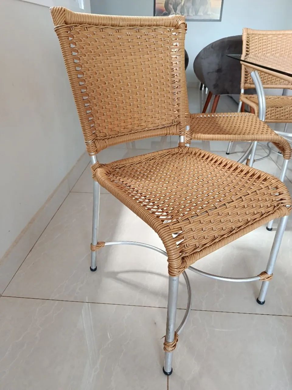 Mesa de Vidro retangular com 6 cadeiras - Foto 3