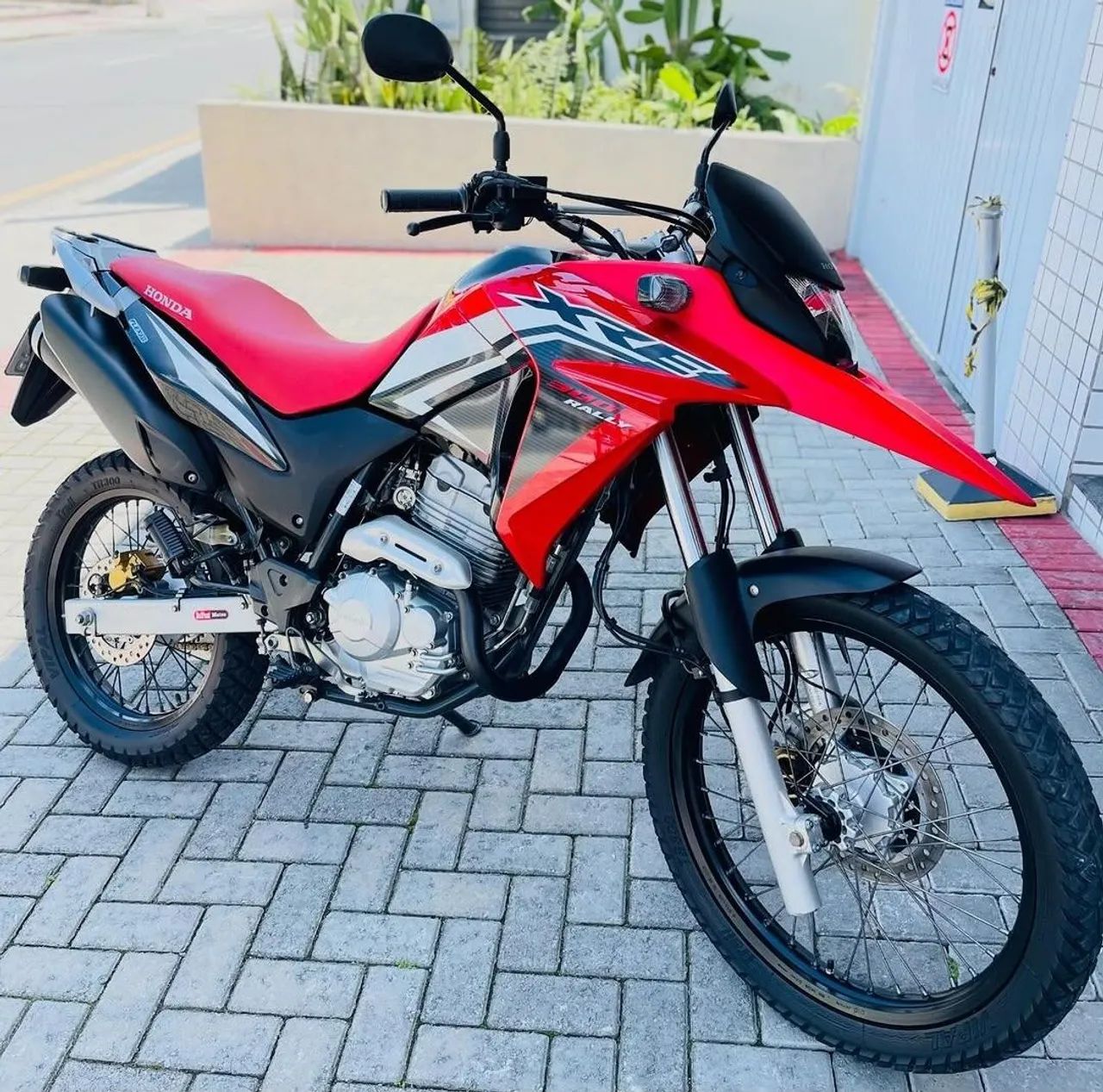 ? HONDA XRE - ROBUSTEZ, ESTILO E ESPÍRITO AVENTUREIRO!