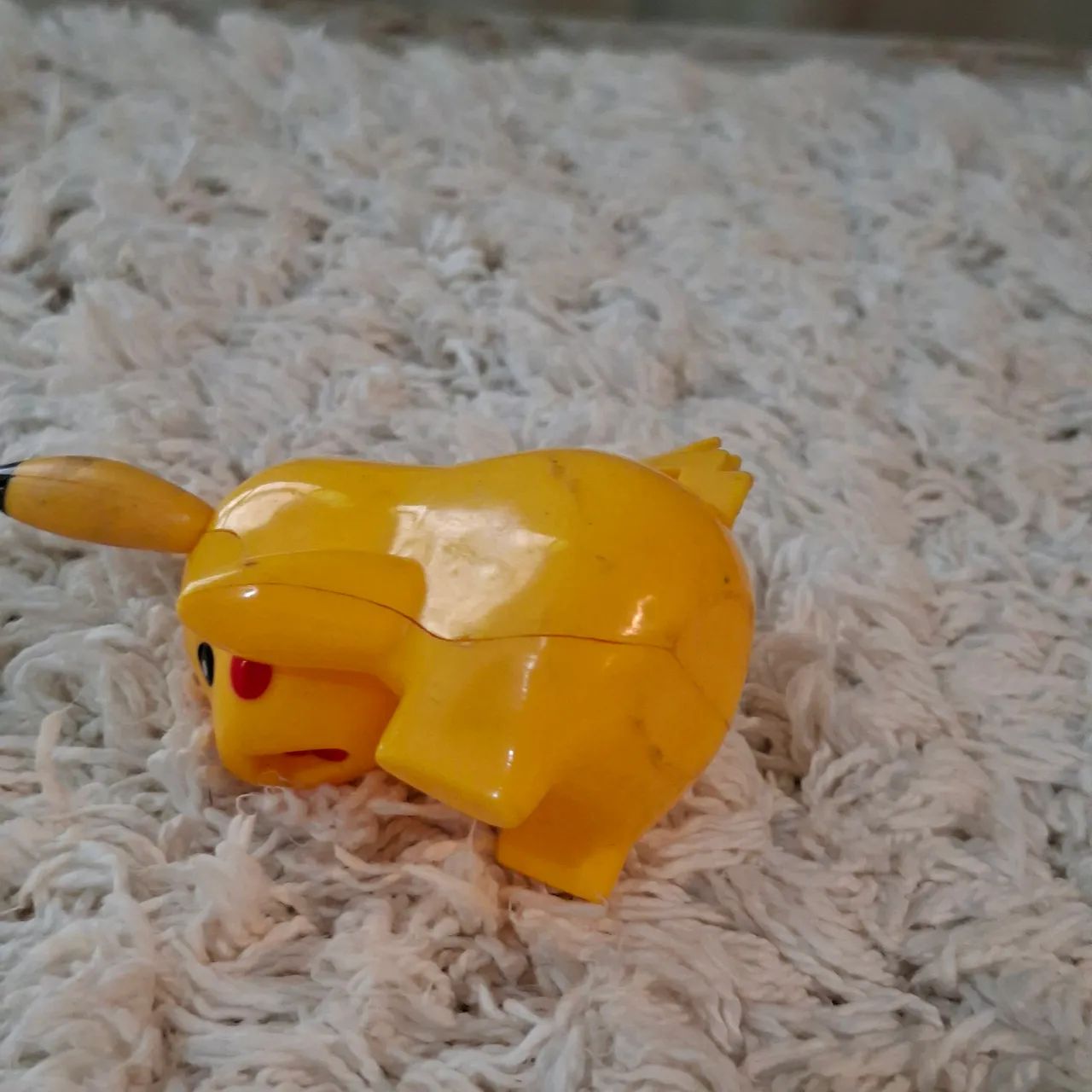 Pikachu Sentado Pokémon  - Foto 3