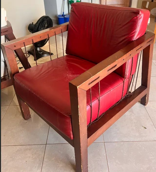 DUAS POLTRONAS