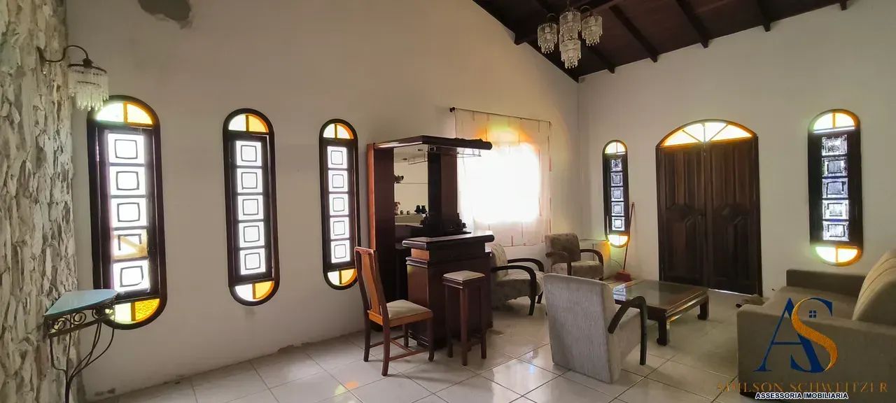 Casa térrea a venda com 271 metros 5 quartos em Balneário - Florianópolis - SC