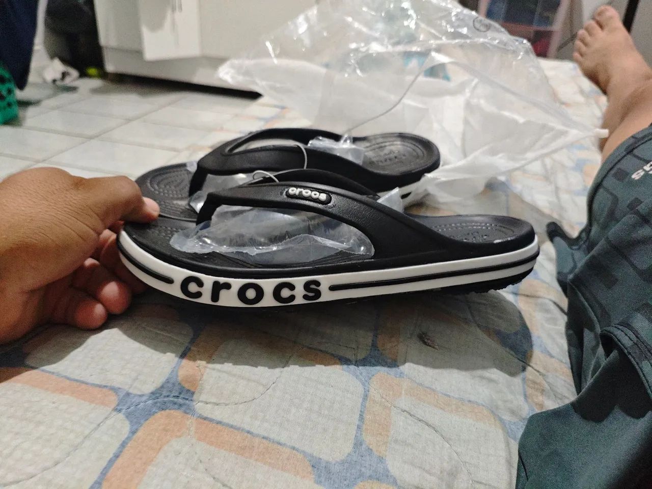 Sandália Crocs - Foto 4