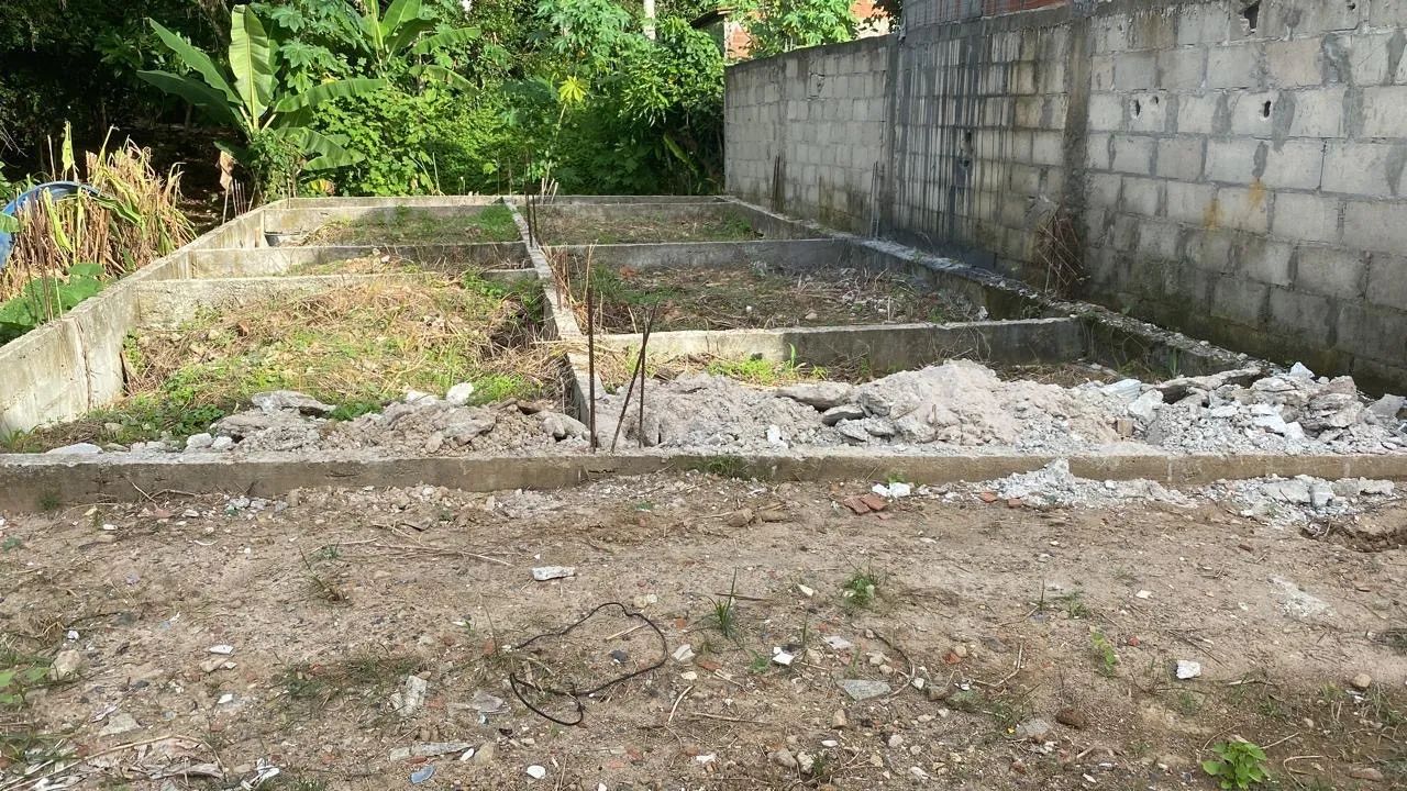 Vendo Terreno Banco da Vitória com fundação pronta