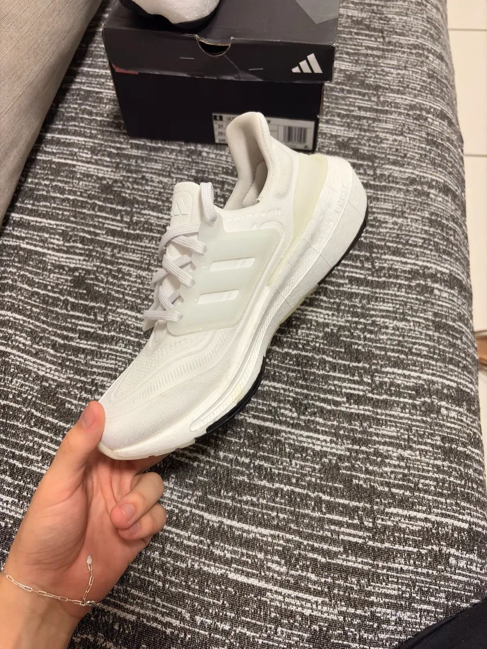 Tênis ULTRABOOST LIGHT W - Foto 3