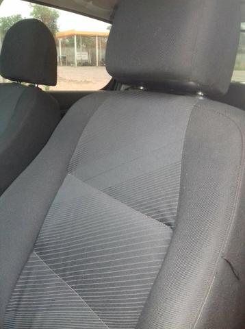 Vendo ou troco esse lindo carro muito conservado - Foto 4