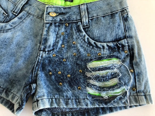 Short jeans com verde neon - Foto 2