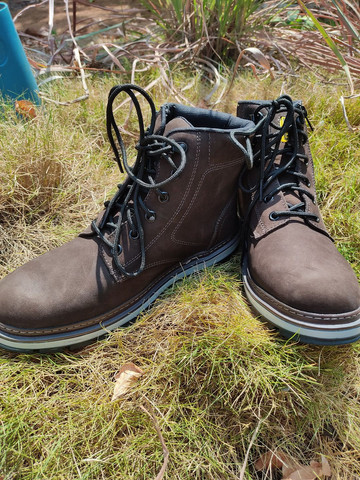 bota caterpillar zip one